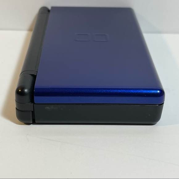 (BUNDLE) Nintendo DS Lite in Blue With 4 Games & Accessories - Picture 7 of 16